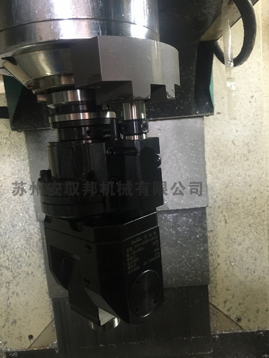 臺(tái)灣艾菲茉萬向角度頭,數(shù)控萬向角度頭現(xiàn)場(chǎng)加工圖片